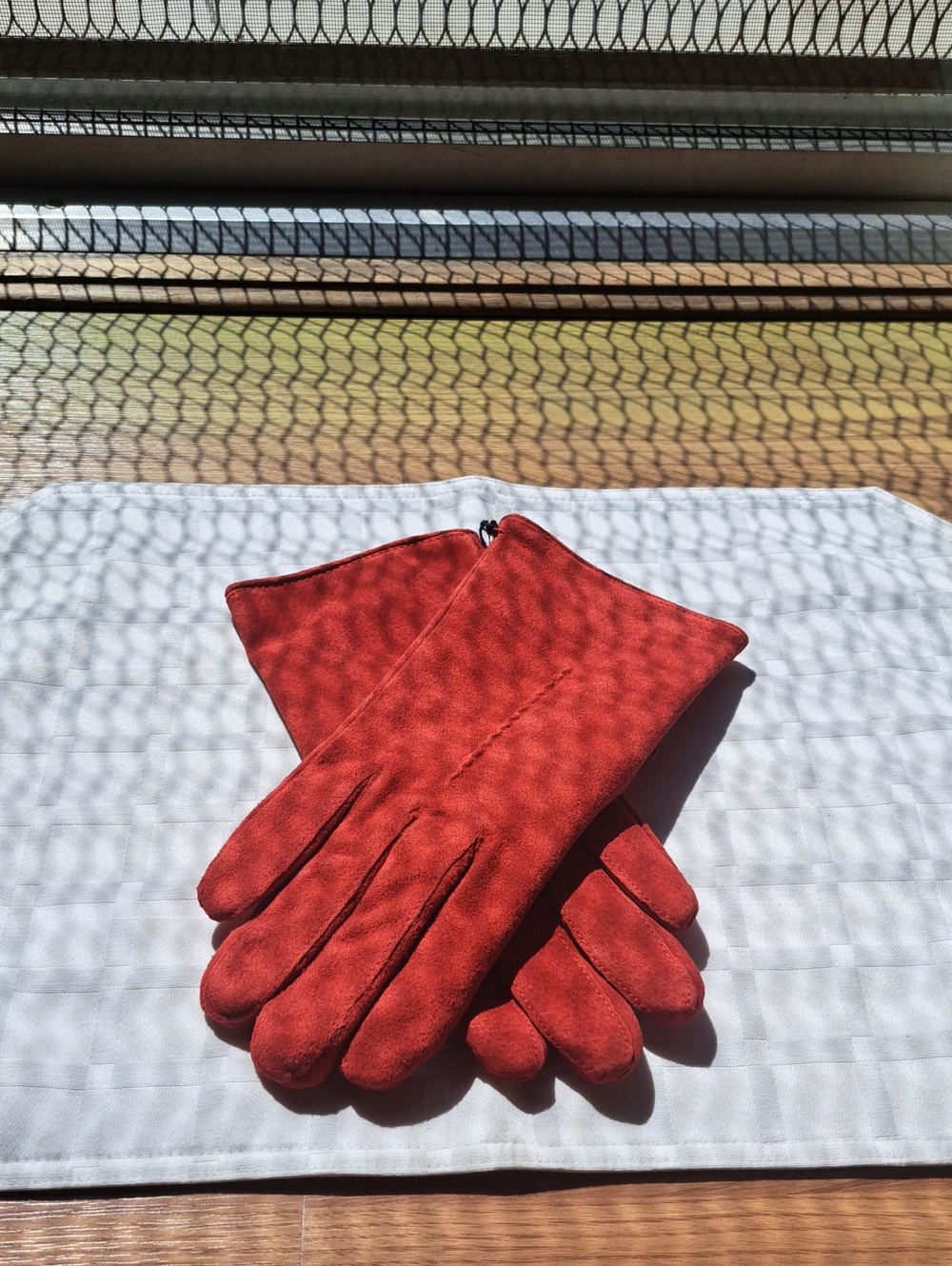Women's Red Suede Gloves - Classic Zip-Back Style